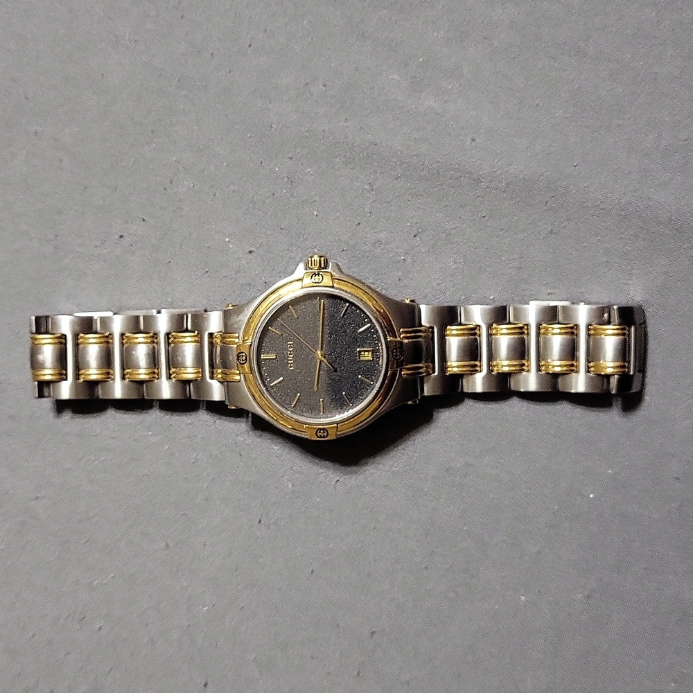 Gucci men's watch, 35mm 9040M, Silver and Gold tone